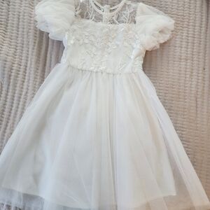 Ivy City Co white floral-embroidered and tulle dress, size 6/7 girl